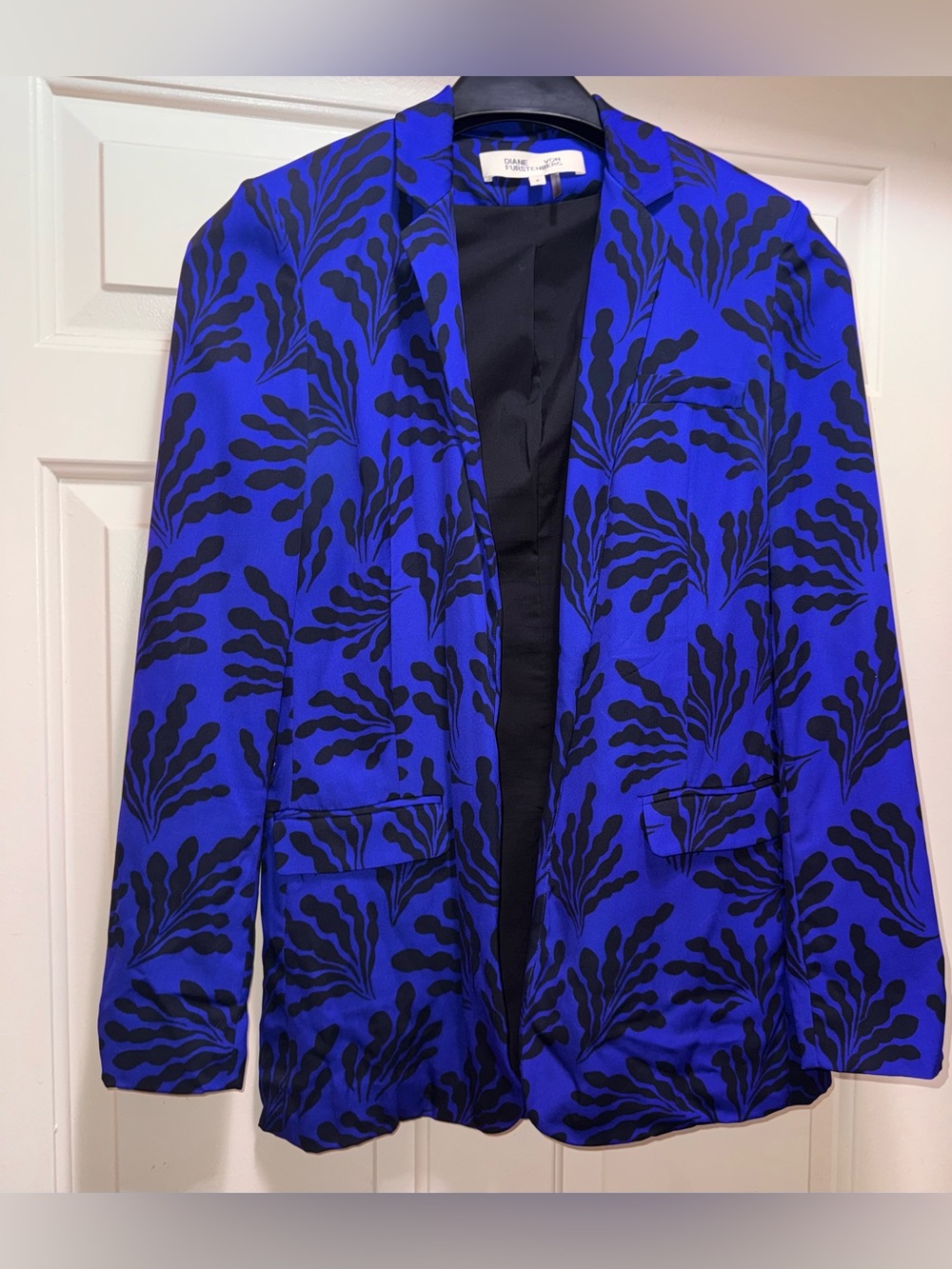 Diane von Furstenberg Royal Blue and Black Silk Printed Jacket, size 4